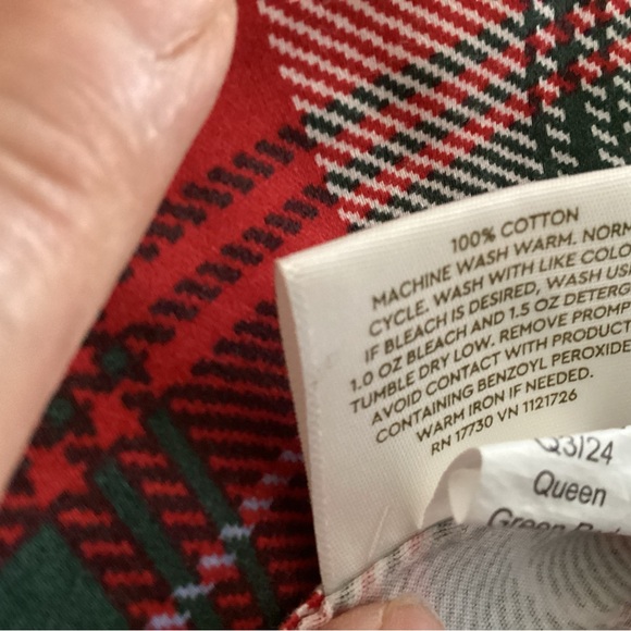 Threshold Red and Green Plaid Holiday Queen Sheet set. - Picture 7 of 8